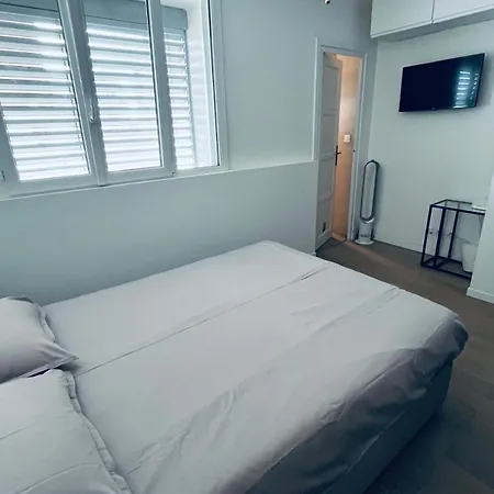Spacious Bright Flat 300m River Bank *