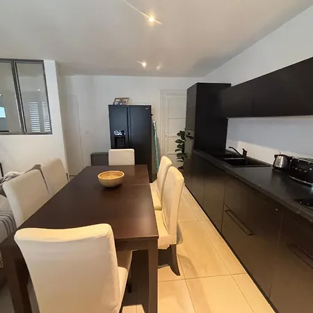 Apartamento Spacious Bright Flat 300m River Bank
