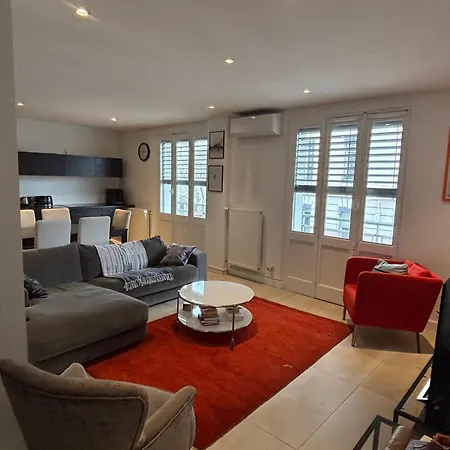 Apartamento Spacious Bright Flat 300m River Bank